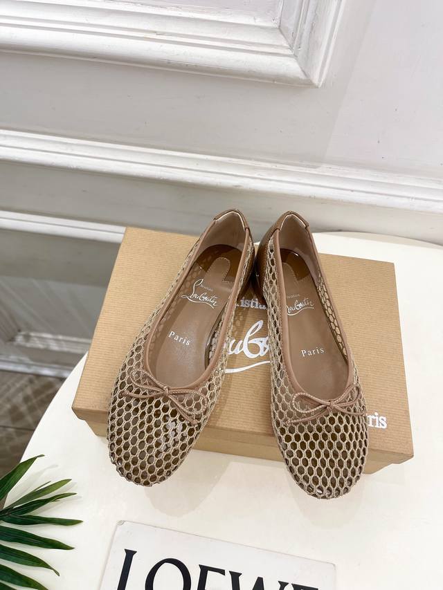 Christian Louboutin路铂廷Cl 红底鞋 25Ss最新网面芭蕾舞鞋系列，魅惑华丽的顶级硬货上新 Bs明星同款，平台主播、网红博主倾情演绎，时尚优