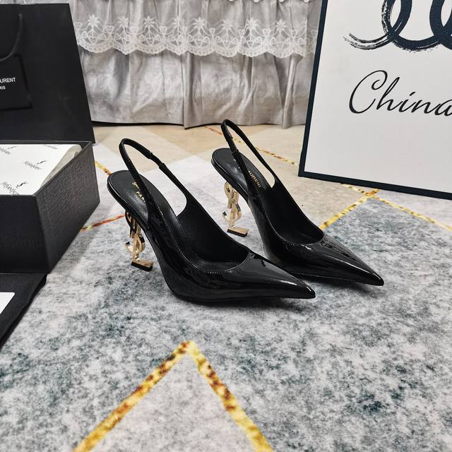 上新 Ysl 顶级高版本 官网同步新款Logo字母跟高跟凉鞋 细节处理完美 垫脚羊皮 质感细腻 Aaa级意大利黑色真皮大底 极致完美复刻 1鞋面：进口牛漆皮 2