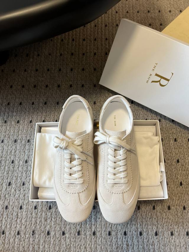 莞产 The Row 25Ss德训运动鞋 阿甘鞋 将休闲极简进行到底！极简永远可以相信Therow，很舒适，很百搭的一双鞋。云朵般的脚感，舒服到不想脱下 非常百
