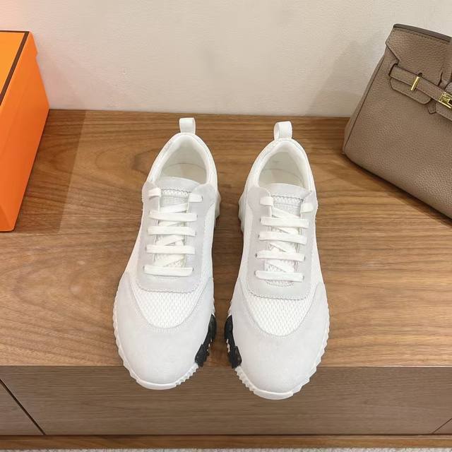 Herme S Ss24 New Arrival～ 专柜大热情侣款，H家配货首选鞋履！ 是爱马仕经典款 每一季都会出很多颜色 绝对是最值得买的配货之一 有遇到的