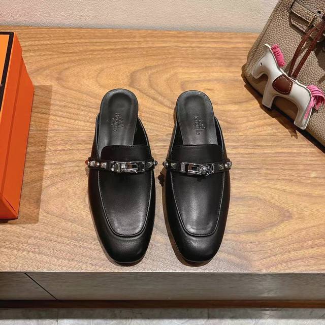 Hermes... 平底拖鞋 2025新品+爆款系列 真皮大底，独家开模五金扣，进口牛皮 春夏拼色兼具颜值舒适度的单品！ 渠道货源 女码35-39 可订做40