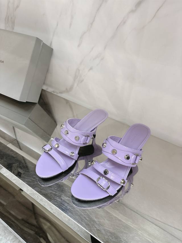 Balenciaga* 2025春夏新款朋克风高跟拖鞋时髦有型，十足的潮流范儿对版高订牛皮面料，羊皮内里，意大利进口真皮大底，跟高：8.5Cm，尺码：35-39