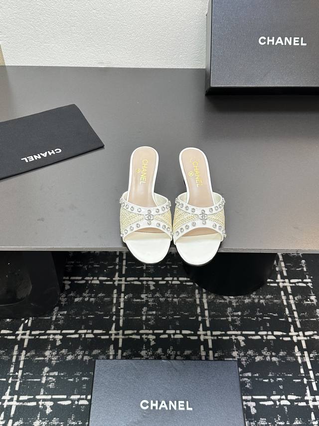 Chanel香奈儿香奶奶新款编织水钻低跟拖鞋 一秒入夏重工极品西欧系列Chael 小香 Bling Bling超闪一字拖 今年Chnel 必入的一款编织拖鞋 小