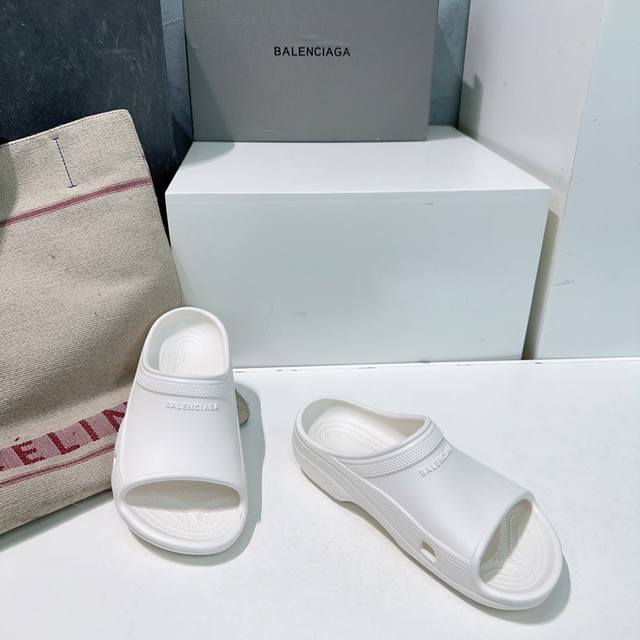 高品质出厂 ！顶级品质 Balenciaga巴黎世家25春夏款最新橡胶一体拖鞋！原版开模注塑！ Pu发泡脚床，记忆回弹，脚感舒适。所有的材质与工艺原版100%一