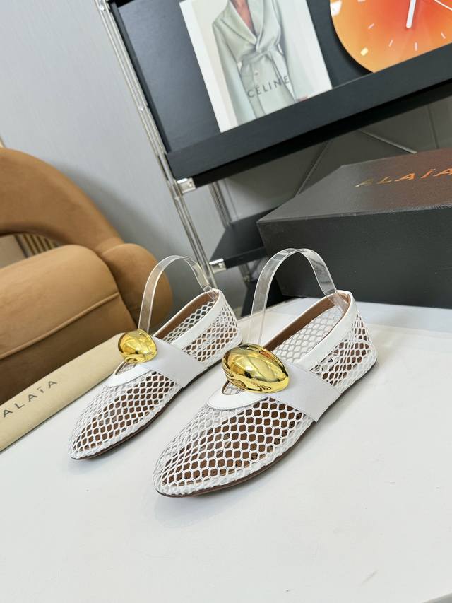 Price: 品 牌：Alaia 阿莱亚23S新品复古扣带玛丽珍鞋芭蕾舞鞋 走秀款平底芭蕾舞鞋章小蕙同款甜酷芭蕾风，人气超高的一款芭蕾舞鞋，浪漫又迷人舒适百搭满