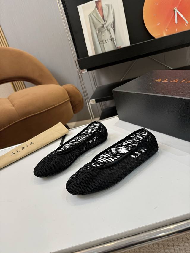 Price: 品 牌：Alaia 阿莱亚24S新品复古扣带玛丽珍鞋芭蕾舞鞋 走秀款平底芭蕾舞鞋章小蕙同款甜酷芭蕾风，人气超高的一款芭蕾舞鞋，浪漫又迷人舒适百搭满