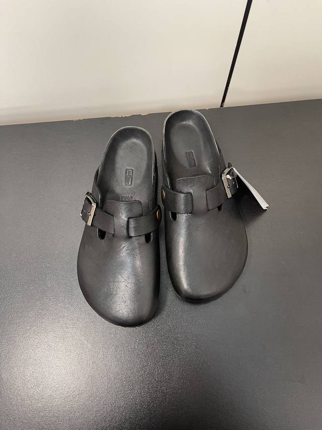 男款70顶级品质Birkenstock勃肯做旧水洗马皮光面包头情侣半拖鞋 呀～这双真皮勃肯鞋我要吹爆它 可以搭配森系穿搭！也可以搭休闲风！ 有一种高级的皮质美感