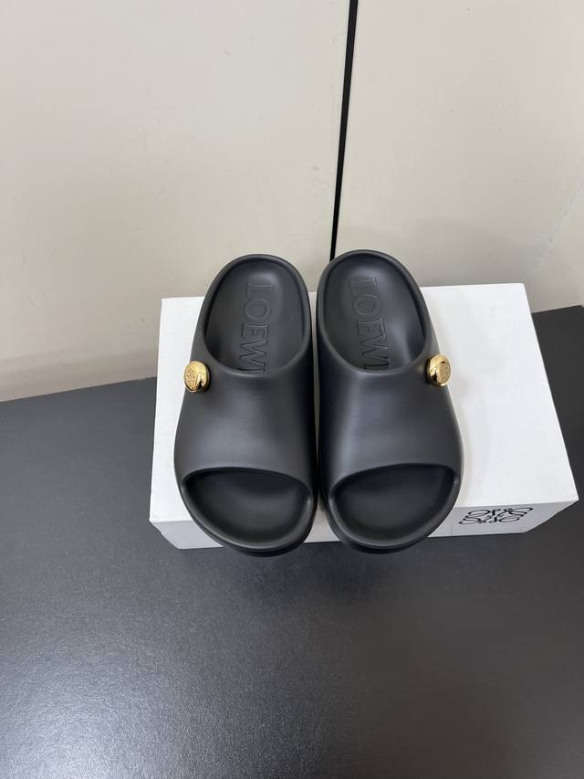罗意威 Loewe 25Sd夏季新款 Ease 泡泡夹脚 沙滩鞋 凉拖鞋 原版购入开发做货 一体橡胶材质 舒适度极高，非常具有辨识度，美貌与实用并存舒适而不单调