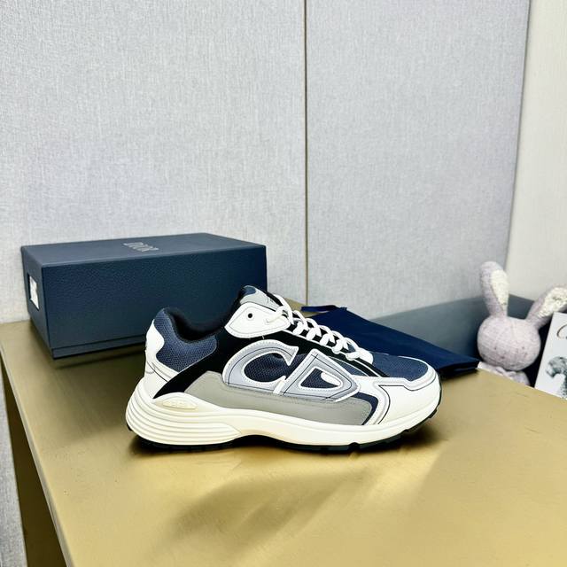 Dior迪奥 老爹鞋 秀场最新Star系列 这款 Star 老爹运动鞋是二零二四秋季新品，以时髦复古风格丰富经典系列。精心制作，可全年与休闲造型搭配 顺应复古市