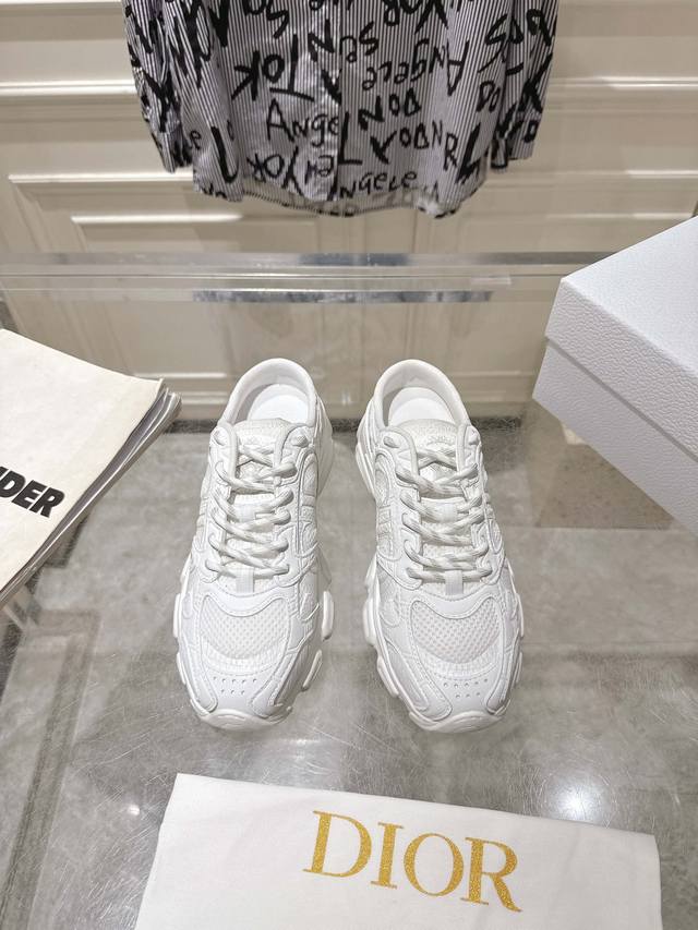 出厂 Dior 迪奥 2025Ss新款 厚底网面拼色半拖运动鞋 顶级版本原版购入开发做货 这款Dior Chrono运动鞋采用白色和黑色网眼织物搭配皮革效果镶片