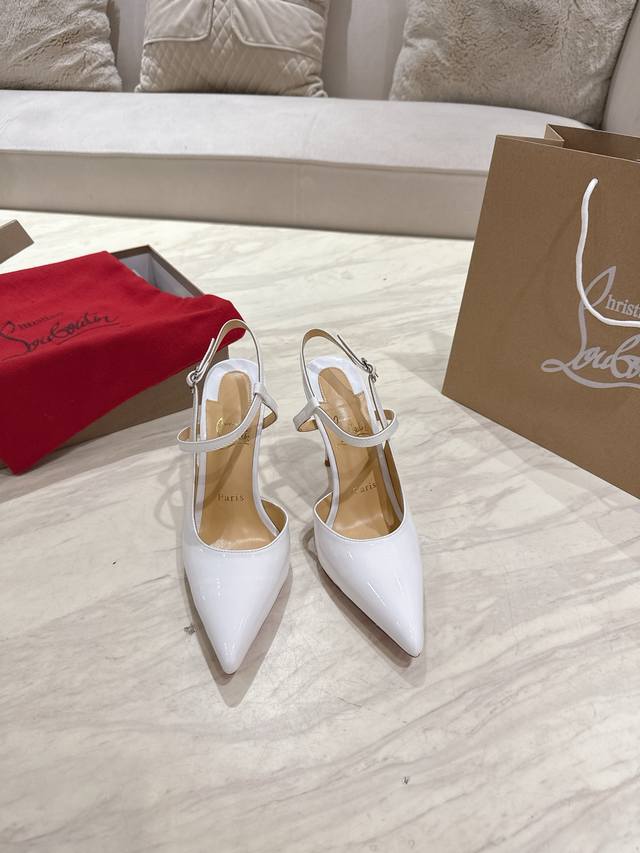 顶级版 原版盒 Christian Louboutin 2025S原版做货重工Cl新款绑带高跟鞋 材质：头层高光小牛漆皮 内里：粒面珠光羊皮里 大底：原版进口A