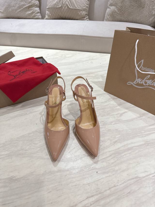 顶级版 原版盒 Christian Louboutin 2025S原版做货重工Cl新款绑带高跟鞋 材质：头层高光小牛漆皮 内里：粒面珠光羊皮里 大底：原版进口A