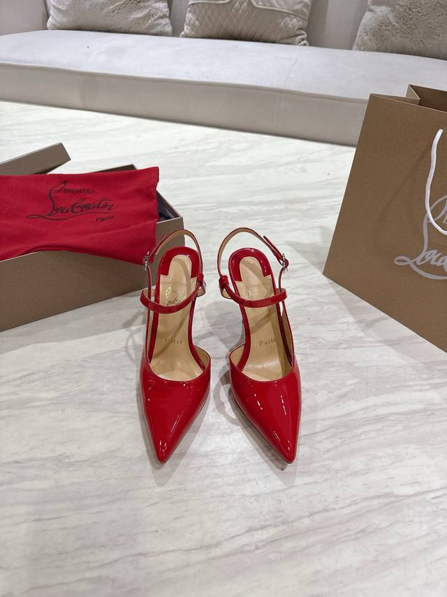 顶级版 原版盒 Christian Louboutin 2025S原版做货重工Cl新款绑带高跟鞋 材质：头层高光小牛漆皮 内里：粒面珠光羊皮里 大底：原版进口A