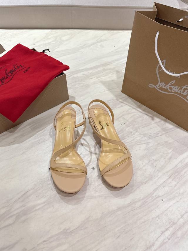 光面款顶级版 原版盒 Christian Louboutin 2025S原版做货重工Cl 经典Lrlza 女士高跟凉鞋～ 鞋面: 独特的曲线设计，漆面皮质散发迷