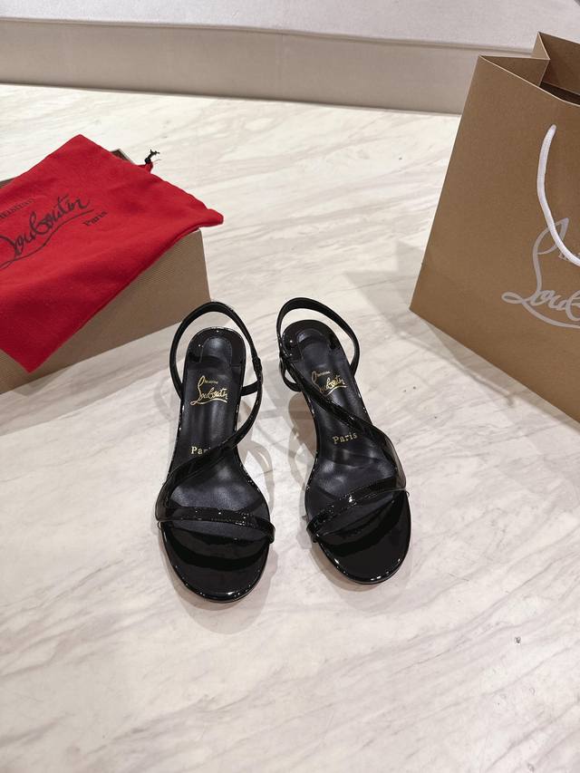 光面款顶级版 原版盒 Christian Louboutin 2025S原版做货重工Cl 经典Lrlza 女士高跟凉鞋～ 鞋面: 独特的曲线设计，漆面皮质散发迷