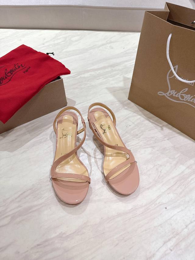 光面款顶级版 原版盒 Christian Louboutin 2025S原版做货重工Cl 经典Lrlza 女士高跟凉鞋～ 鞋面: 独特的曲线设计，漆面皮质散发迷