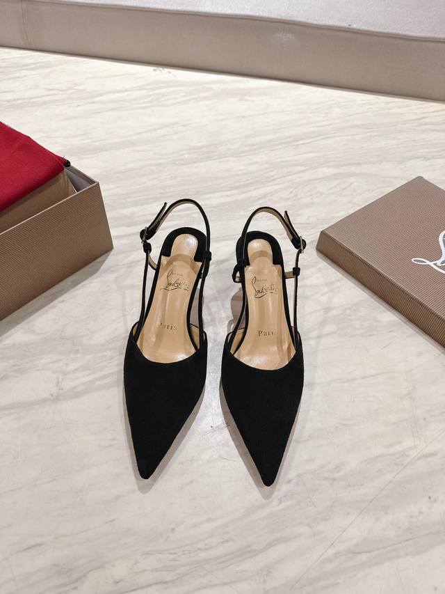 顶级版 原版盒 Christian Louboutin 2025S原版开模羊皮尖头一字带包头高跟单鞋 材质：原版1:1面料 内里：粒面珠光羊皮里 大底：原版进口