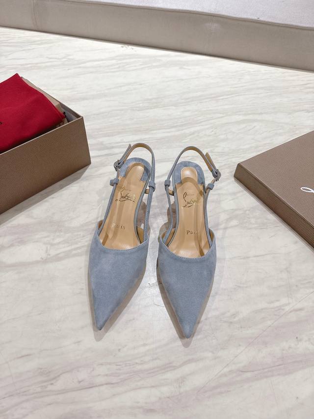 顶级版 原版盒 Christian Louboutin 2025S原版开模羊皮尖头一字带包头高跟单鞋 材质：原版1:1面料 内里：粒面珠光羊皮里 大底：原版进口
