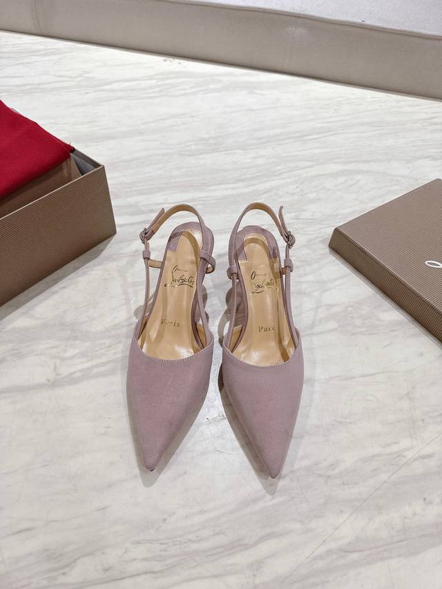 顶级版 原版盒 Christian Louboutin 2025S原版开模羊皮尖头一字带包头高跟单鞋 材质：原版1:1面料 内里：粒面珠光羊皮里 大底：原版进口