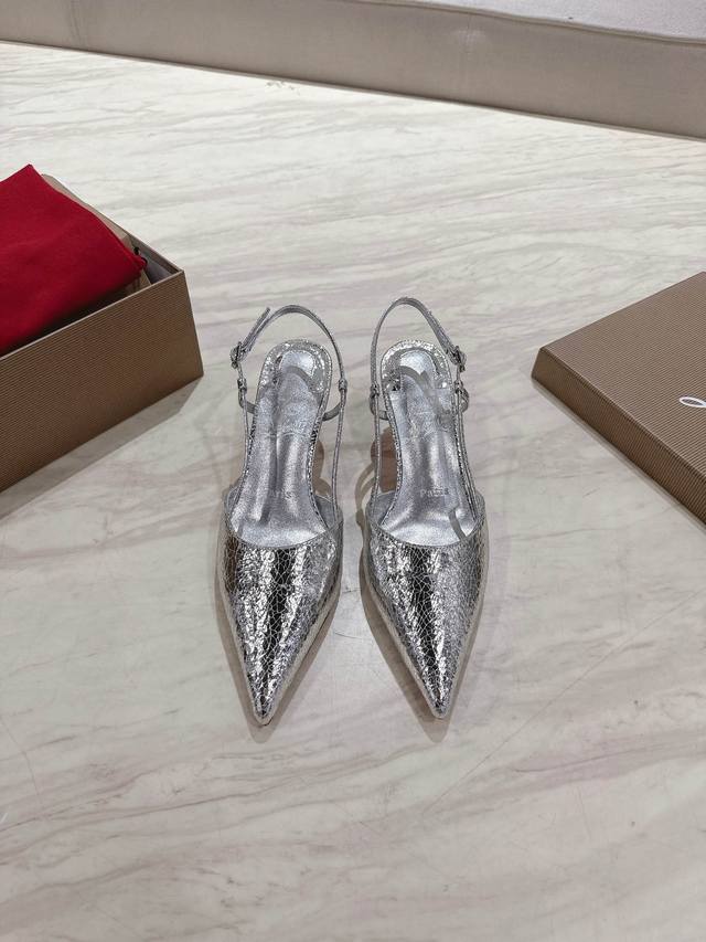 顶级版 原版盒 Christian Louboutin 2025S原版开模羊皮尖头一字带包头高跟单鞋 材质：原版1:1面料 内里：粒面珠光羊皮里 大底：原版进口