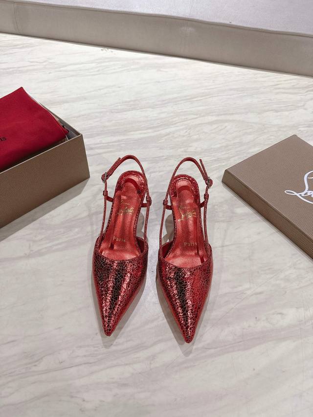 顶级版 原版盒 Christian Louboutin 2025S原版开模羊皮尖头一字带包头高跟单鞋 材质：原版1:1面料 内里：粒面珠光羊皮里 大底：原版进口