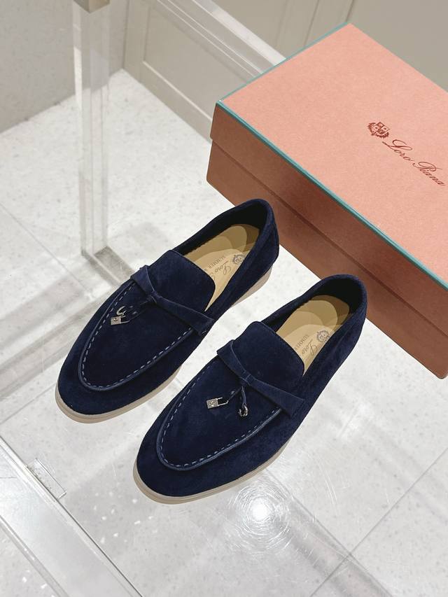 Lp诺悠翩雅顶级公司货 Loro Piana 男鞋 Lp经典乐福鞋，休闲款软皮平地鞋，采用柔软的无衬里绒面牛皮革制作，表面经防水处理，浅色乳胶鞋底，鞋底具防滑表