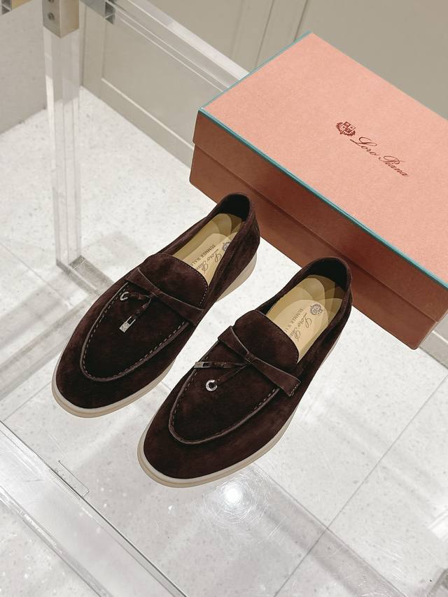 Lp诺悠翩雅顶级公司货 Loro Piana 男鞋 Lp经典乐福鞋，休闲款软皮平地鞋，采用柔软的无衬里绒面牛皮革制作，表面经防水处理，浅色乳胶鞋底，鞋底具防滑表
