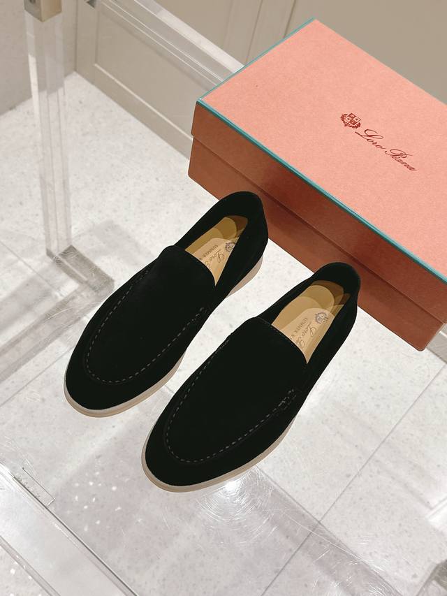 Lp诺悠翩雅顶级公司货 Loro Piana 男鞋 Lp经典乐福鞋，休闲款软皮平地鞋，采用柔软的无衬里绒面牛皮革制作，表面经防水处理，浅色乳胶鞋底，鞋底具防滑表