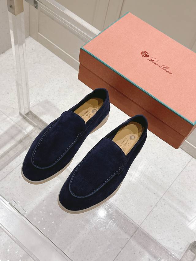 Lp诺悠翩雅顶级公司货 Loro Piana 男鞋 Lp经典乐福鞋，休闲款软皮平地鞋，采用柔软的无衬里绒面牛皮革制作，表面经防水处理，浅色乳胶鞋底，鞋底具防滑表