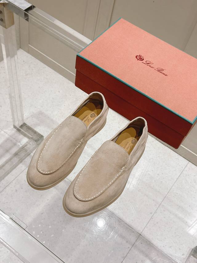 Lp诺悠翩雅顶级公司货 Loro Piana 男鞋 Lp经典乐福鞋，休闲款软皮平地鞋，采用柔软的无衬里绒面牛皮革制作，表面经防水处理，浅色乳胶鞋底，鞋底具防滑表