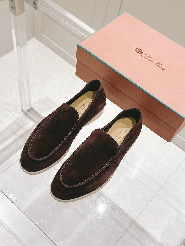 Lp诺悠翩雅顶级公司货 Loro Piana 男鞋 Lp经典乐福鞋，休闲款软皮平地鞋，采用柔软的无衬里绒面牛皮革制作，表面经防水处理，浅色乳胶鞋底，鞋底具防滑表
