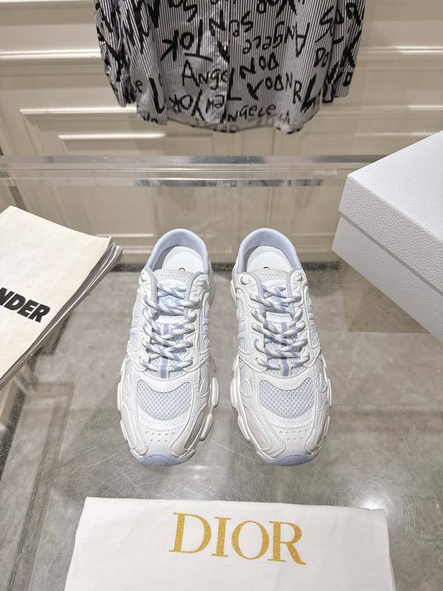 出厂 Dior 迪奥 2025Ss新款 厚底网面拼色半拖运动鞋 顶级版本原版购入开发做货 这款Dior Chrono运动鞋采用白色和黑色网眼织物搭配皮革效果镶片