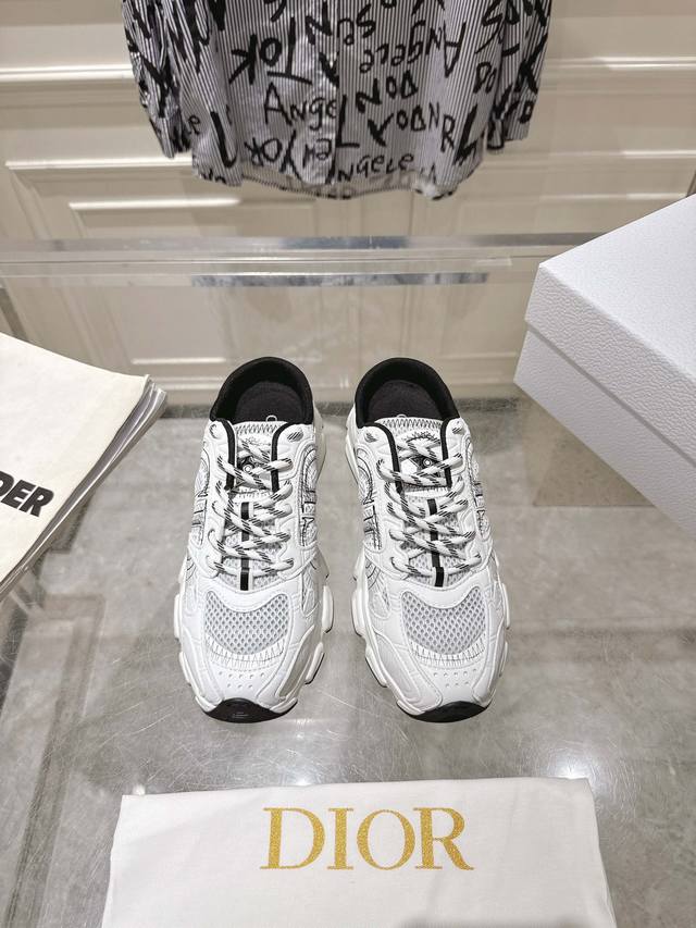 出厂 Dior 迪奥 2025Ss新款 厚底网面拼色半拖运动鞋 顶级版本原版购入开发做货 这款Dior Chrono运动鞋采用白色和黑色网眼织物搭配皮革效果镶片