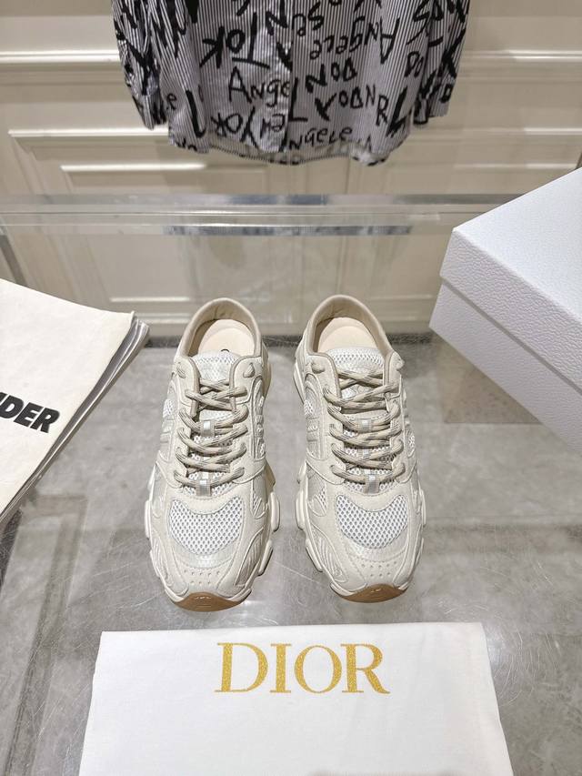 出厂 Dior 迪奥 2025Ss新款 厚底网面拼色半拖运动鞋 顶级版本原版购入开发做货 这款Dior Chrono运动鞋采用白色和黑色网眼织物搭配皮革效果镶片