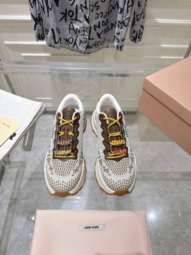 出厂 配饰扣40 情侣款 Miumiu缪缪 最新 复古 厚底 增高 飞织 休闲 运动鞋 整双鞋子采购Zp开发打造，全部定制材料，独家开模大底，细节全部对版出货，