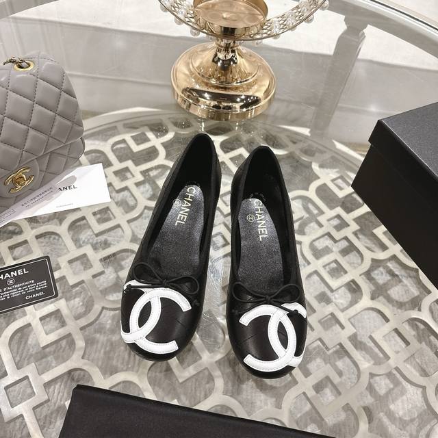 代购级品质 Chanel小香25 A夏季新款蝴蝶结单鞋 这双 跳舞鞋 真的美到窒息！牛皮面料+精致电绣，每一个细节都散发着高级感～经典蝴蝶结设计，意大利真皮底，