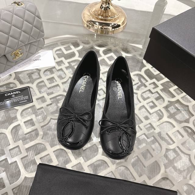 代购级品质 Chanel小香25 A夏季新款蝴蝶结单鞋 这双 跳舞鞋 真的美到窒息！牛皮面料+精致电绣，每一个细节都散发着高级感～经典蝴蝶结设计，意大利真皮底，