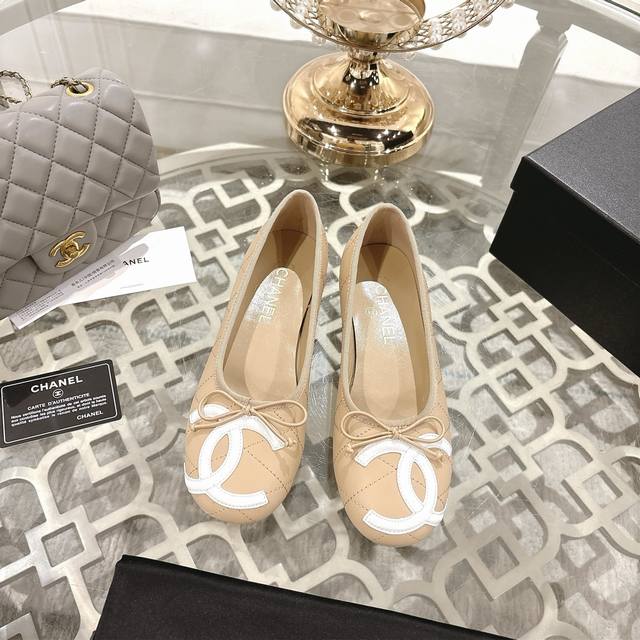 代购级品质 Chanel小香25 A夏季新款蝴蝶结单鞋 这双 跳舞鞋 真的美到窒息！牛皮面料+精致电绣，每一个细节都散发着高级感～经典蝴蝶结设计，意大利真皮底，