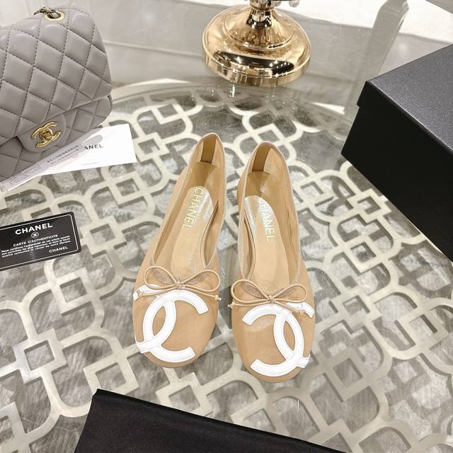 代购级品质 Chanel小香25 A夏季新款蝴蝶结单鞋 这双 跳舞鞋 真的美到窒息！牛皮面料+精致电绣，每一个细节都散发着高级感～经典蝴蝶结设计，意大利真皮底，