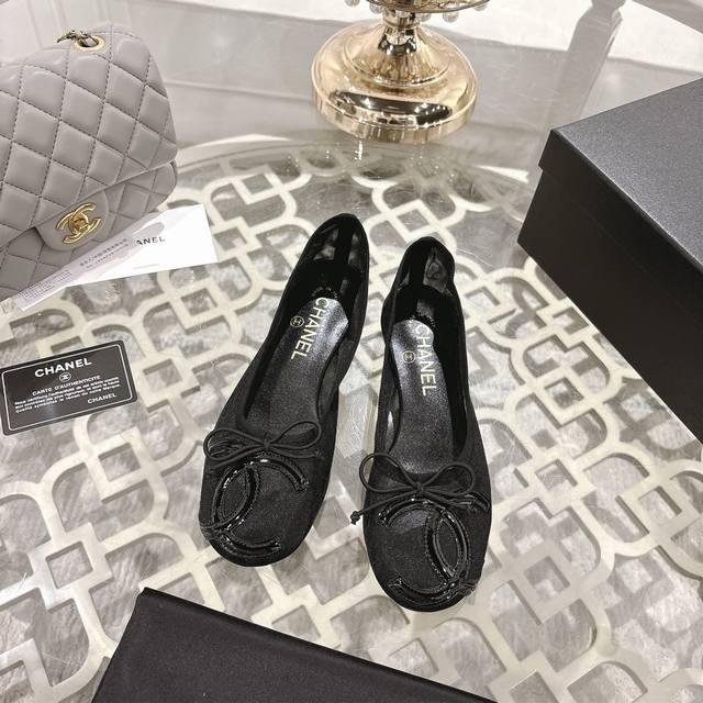 代购级品质 Chanel小香25 A夏季新款蝴蝶结单鞋 这双 跳舞鞋 真的美到窒息！牛皮面料+精致电绣，每一个细节都散发着高级感～经典蝴蝶结设计，意大利真皮底，