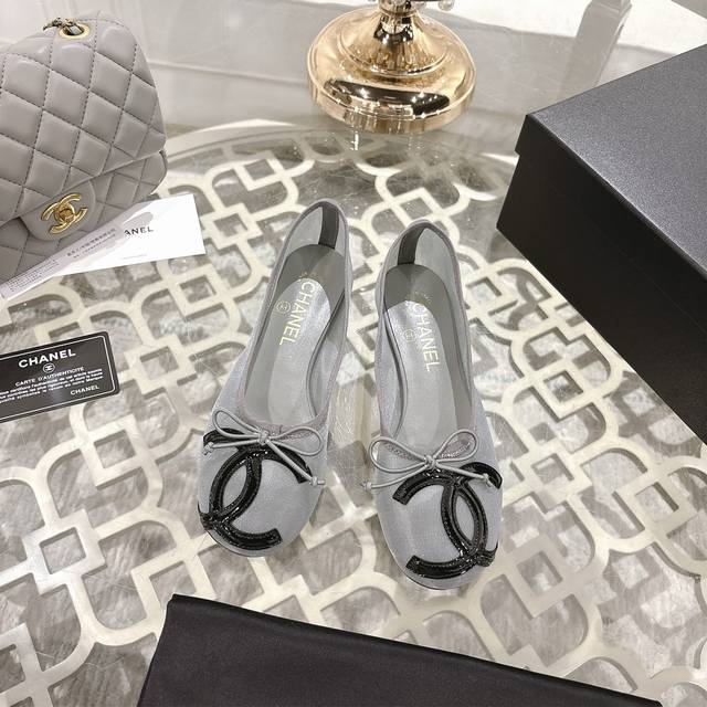 代购级品质 Chanel小香25 A夏季新款蝴蝶结单鞋 这双 跳舞鞋 真的美到窒息！牛皮面料+精致电绣，每一个细节都散发着高级感～经典蝴蝶结设计，意大利真皮底，