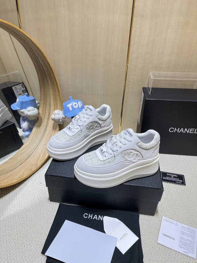 出厂价Pp： Chanel香奈儿老爹鞋，2025专柜顶级休闲款运动鞋 这款经典设计；鞋面多种工艺电绣的风格；大底却时尚运动；不平凡的拥入了多种配色元素 多元化混