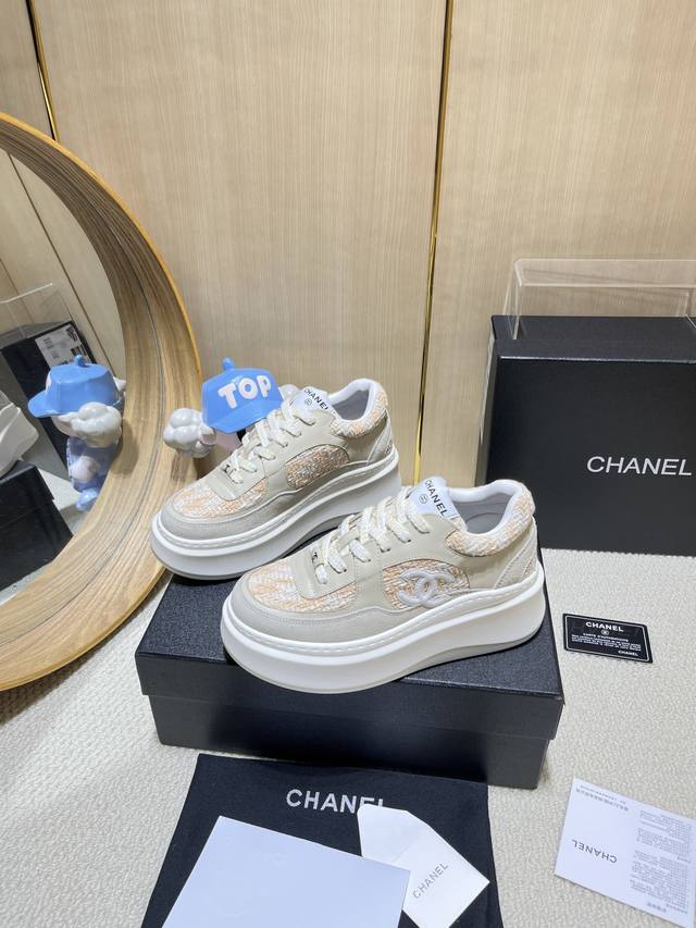 出厂价Pp： Chanel香奈儿老爹鞋，2025专柜顶级休闲款运动鞋 这款经典设计；鞋面多种工艺电绣的风格；大底却时尚运动；不平凡的拥入了多种配色元素 多元化混