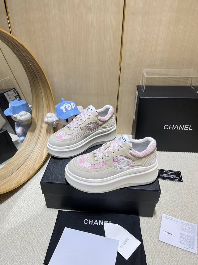 出厂价Pp： Chanel香奈儿老爹鞋，2025专柜顶级休闲款运动鞋 这款经典设计；鞋面多种工艺电绣的风格；大底却时尚运动；不平凡的拥入了多种配色元素 多元化混