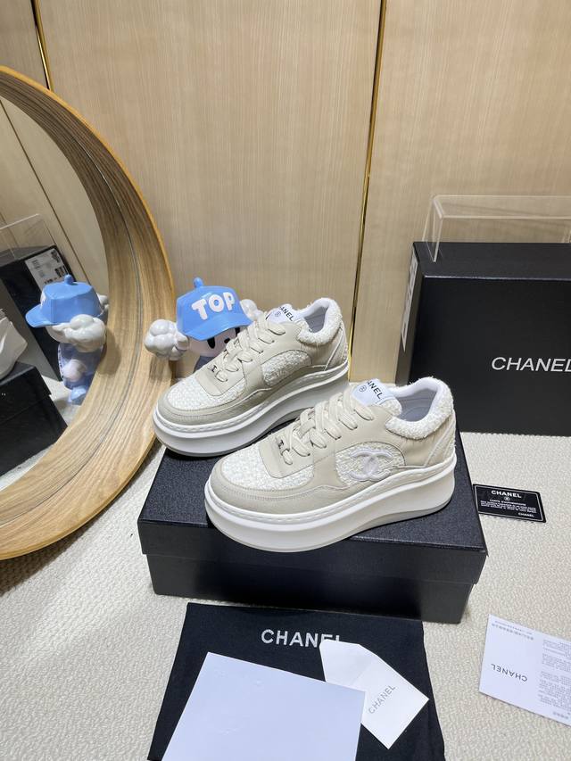 出厂价Pp： Chanel香奈儿老爹鞋，2025专柜顶级休闲款运动鞋 这款经典设计；鞋面多种工艺电绣的风格；大底却时尚运动；不平凡的拥入了多种配色元素 多元化混