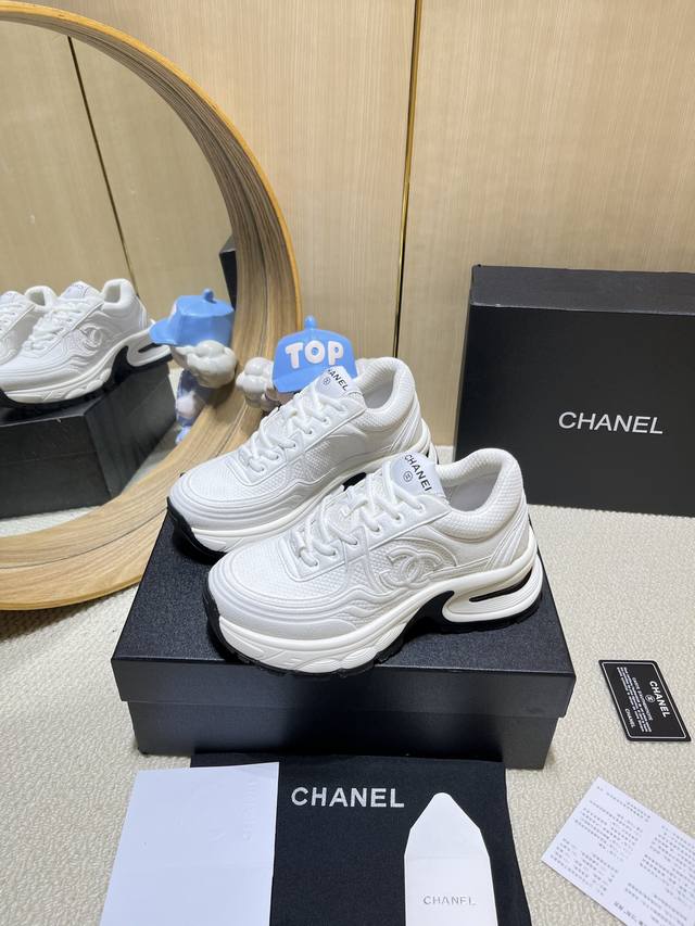 出厂价Pp： Chanel香奈儿老爹鞋，2025专柜顶级休闲款运动鞋 这款经典设计；鞋面多种工艺电绣的风格；大底却时尚运动；不平凡的拥入了多种配色元素 多元化混