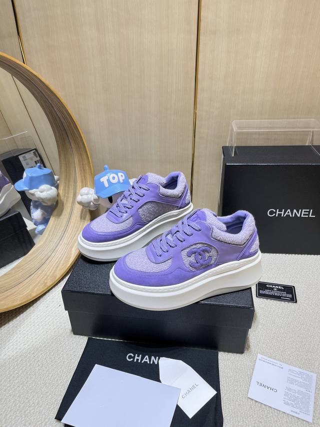 出厂价Pp： Chanel香奈儿老爹鞋，2025专柜顶级休闲款运动鞋 这款经典设计；鞋面多种工艺电绣的风格；大底却时尚运动；不平凡的拥入了多种配色元素 多元化混