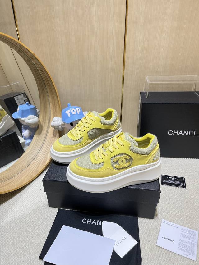 出厂价Pp： Chanel香奈儿老爹鞋，2025专柜顶级休闲款运动鞋 这款经典设计；鞋面多种工艺电绣的风格；大底却时尚运动；不平凡的拥入了多种配色元素 多元化混