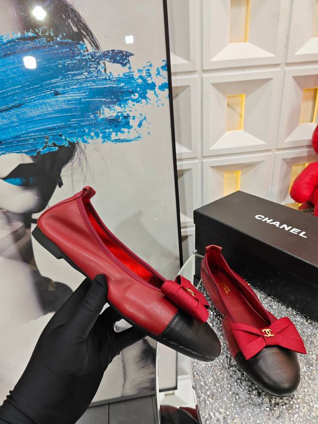 冲量价: Chanel2025新款推荐！独家现货发售“跑量爆款”实体店大力推荐....顶级材质羊皮鞋面珠光羊皮内里 结设计Chanel金属扣设计 质量美美滴 舒