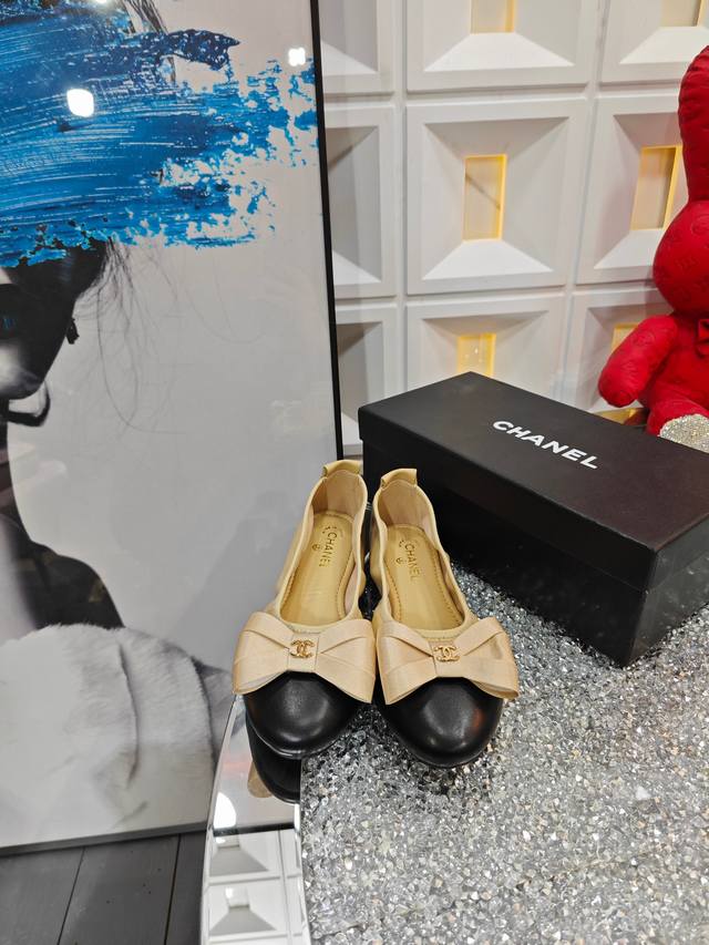 冲量价: Chanel2025新款推荐！独家现货发售“跑量爆款”实体店大力推荐....顶级材质羊皮鞋面珠光羊皮内里 结设计Chanel金属扣设计 质量美美滴 舒